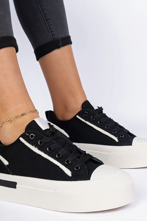 Tênis pretos femininos de tecido com...