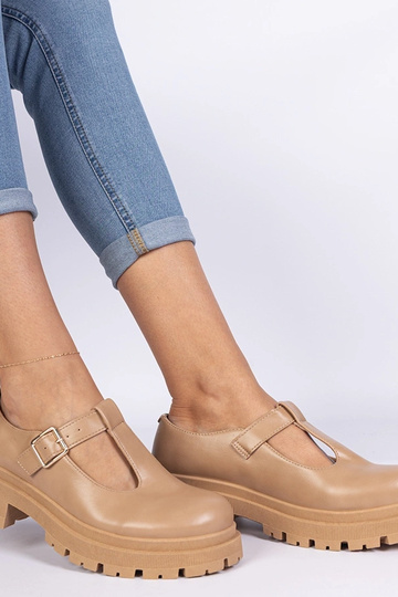 Sapatos com plataforma de...