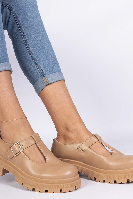 Sapatos com plataforma de couro... Sapatos com plataforma de couro...