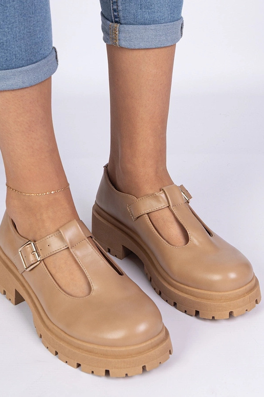 Sapatos com plataforma de couro... Sapatos com plataforma de couro...