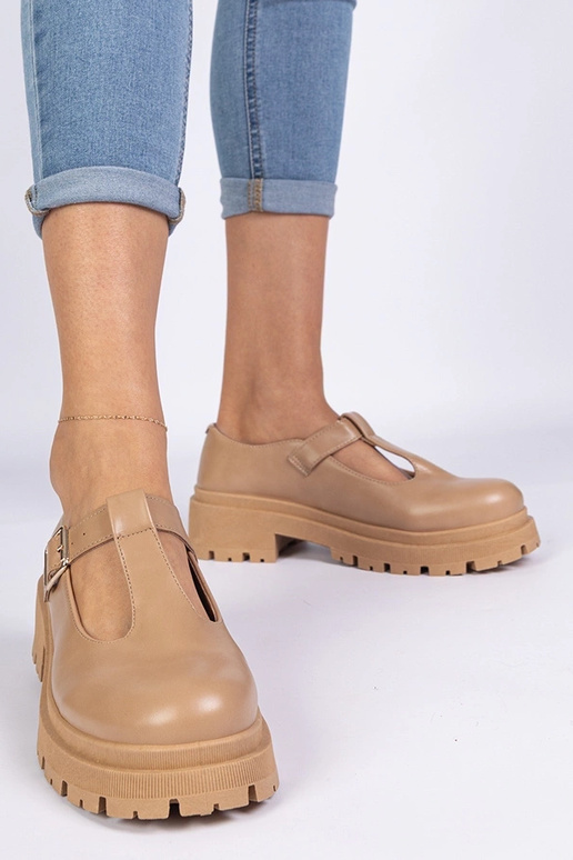 Sapatos com plataforma de couro... Sapatos com plataforma de couro...