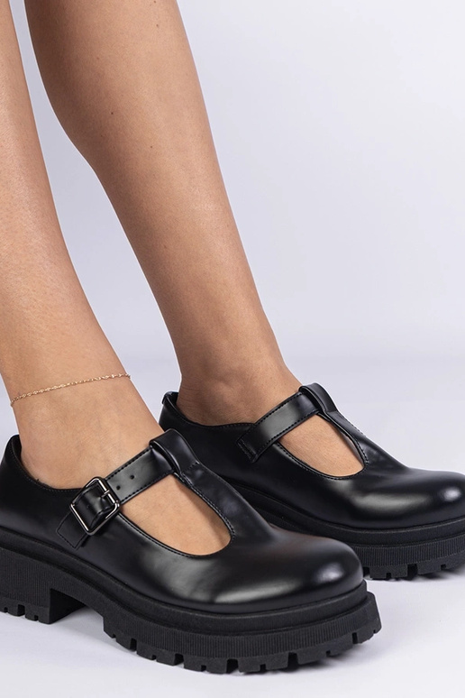 Sapatos pretos com plataforma de...