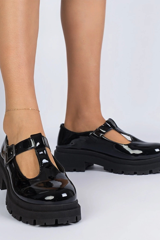 Sapatos pretos com plataforma...