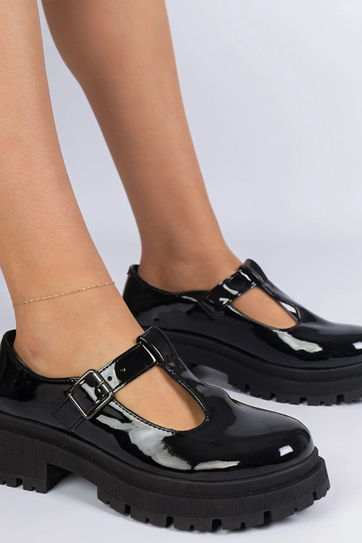 Sapatos pretos com plataforma...