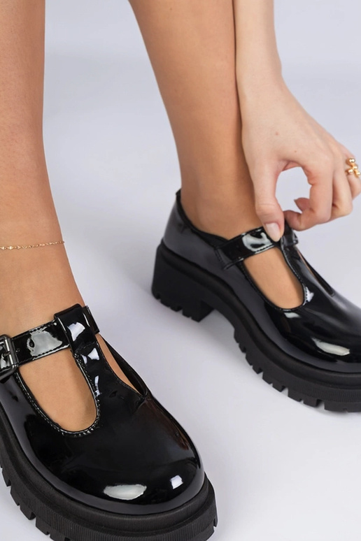 Sapatos pretos com plataforma...