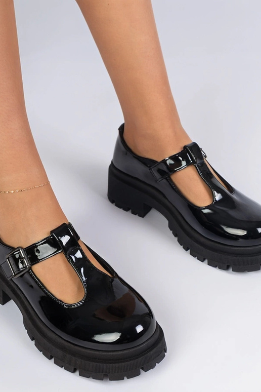 Sapatos pretos com plataforma...