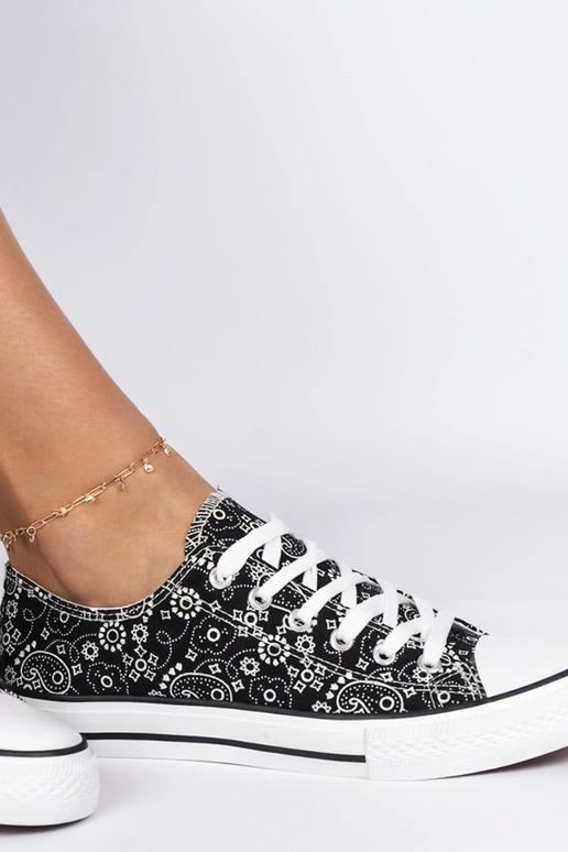 Sapatos femininos pretos em estilo...