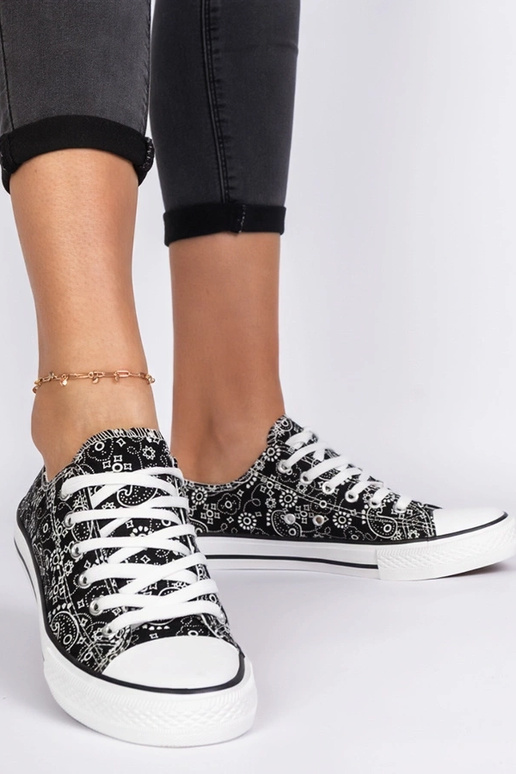 Sapatos femininos pretos em estilo...