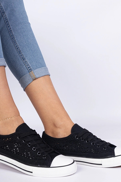 Tênis pretos femininos vazados Saha