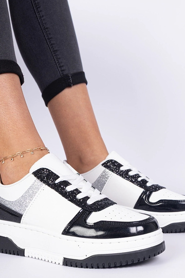 Tênis pretos femininos com... 2