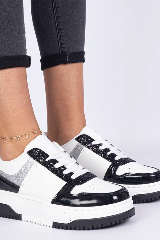 Tênis pretos femininos com solado...