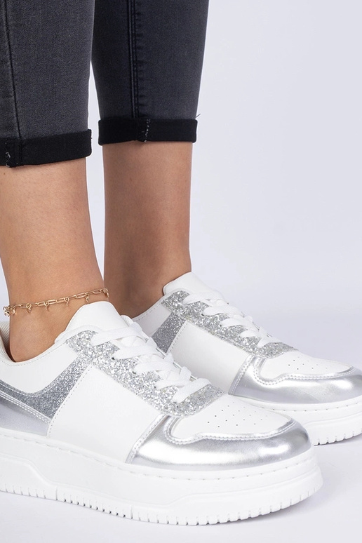 Tênis prateados femininos com solado...