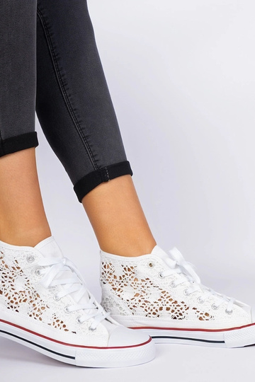 Tênis feminino branco com recortes Lesli
