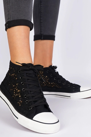 Tênis feminino preto com recortes Lesli 2