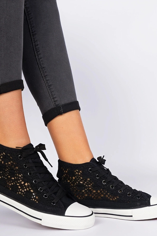 Tênis feminino preto com recortes Lesli