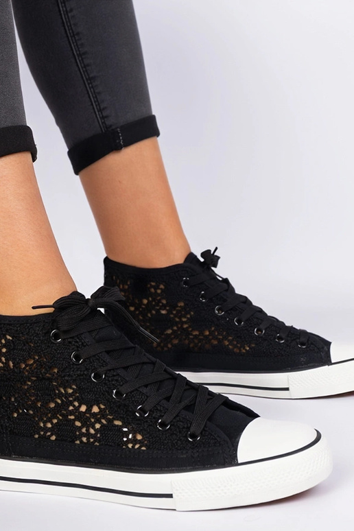 Tênis feminino preto com recortes Lesli