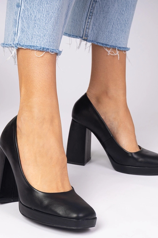 Sapatos Pretos de Salto Grosso com...