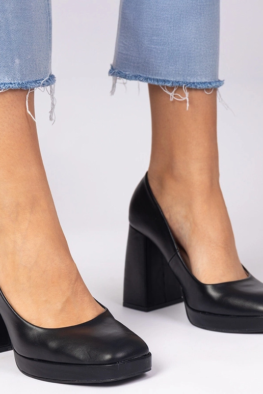 Sapatos Pretos de Salto Grosso com...