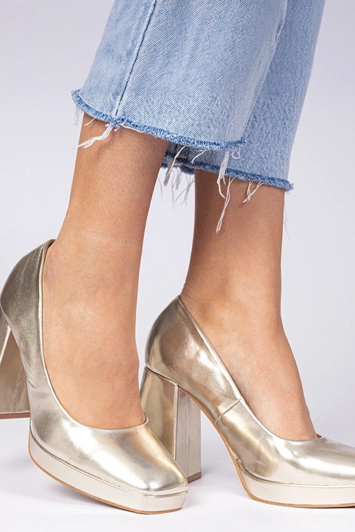 Sapatos Dourados de Salto Grosso com...