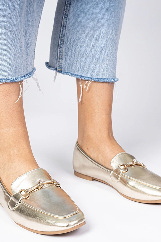 Mokasyny dourados com adornos e...