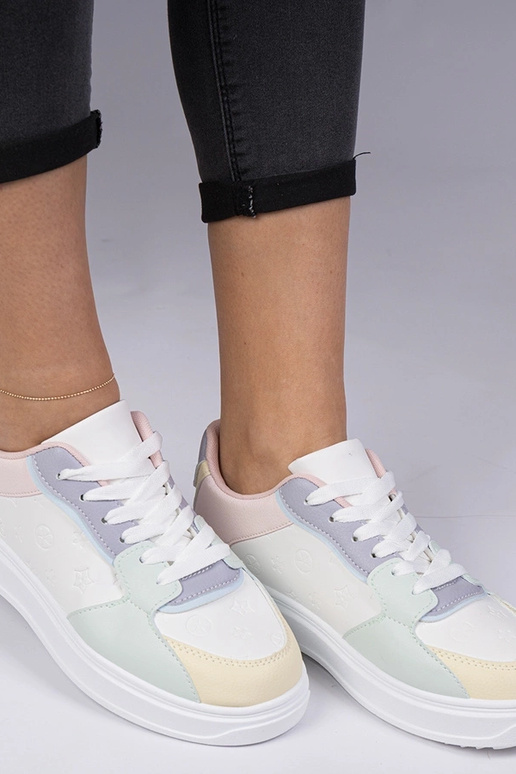 Tênis esportivos brancos e azuis de...