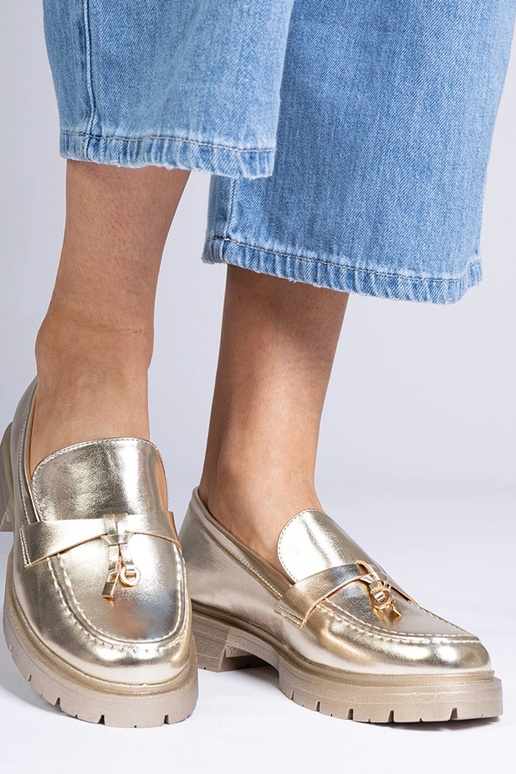 Mocassins dourados elegantes de...