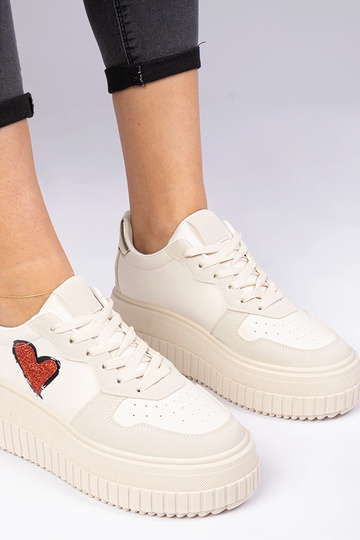 Sneakers femininos bejes com coração de glitter Laira