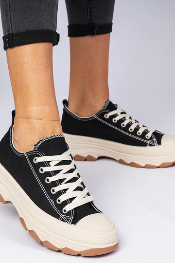 Sapatilhas pretas com sola... 2