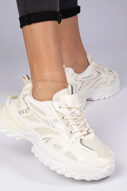 Tênis bege esportivos com sola...