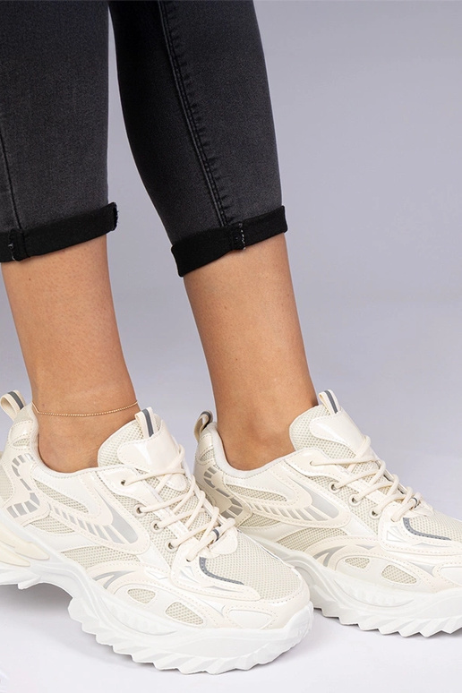 Tênis bege esportivos com sola...