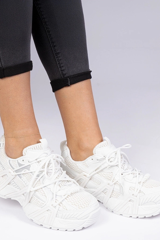 Tênis brancos estilosos com sola...