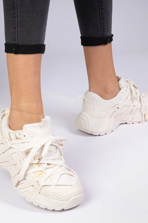 Tênis bege com sola robusta Telda