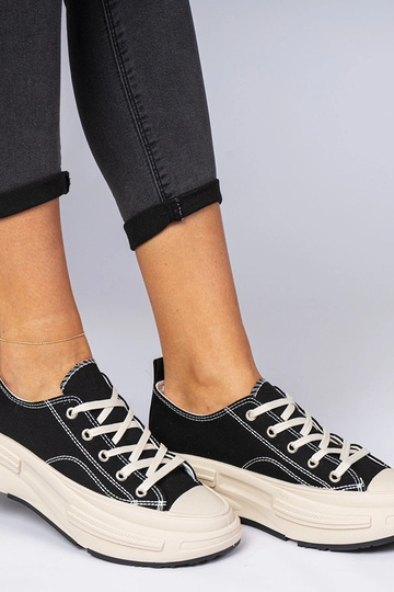 Sapatilhas femininas pretas...