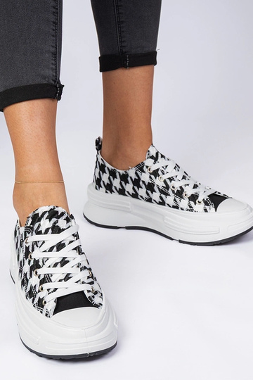 Sapatilhas femininas branco e preto de material Katerin