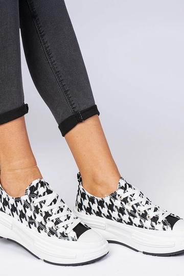 Sapatilhas femininas branco e preto de material Katerin 2