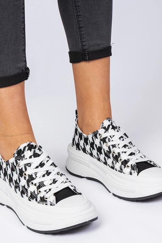 Sapatilhas femininas branco e preto...