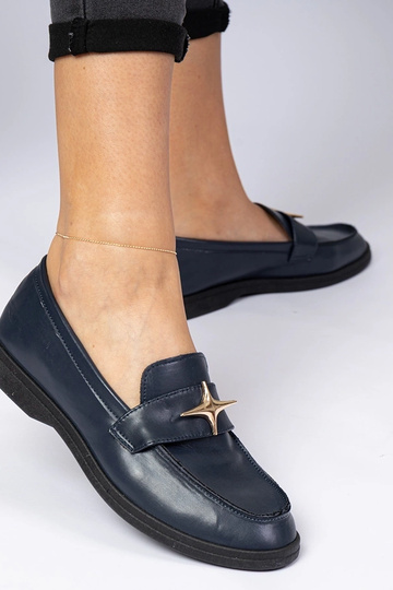 Mocassins femininos azuis escuros com adornos dourados Senna 2
