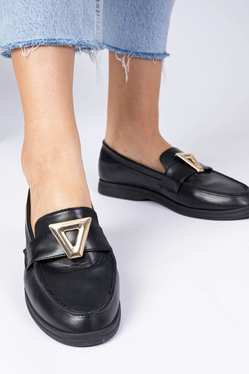 Mocassins femininos pretos com adornos elegantes Viletta 2