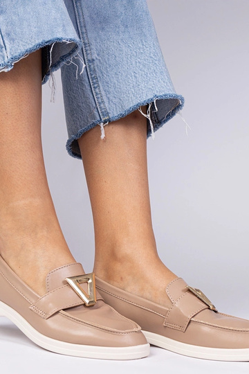Mocassins femininos bege escuros com adornos elegantes Viletta 2