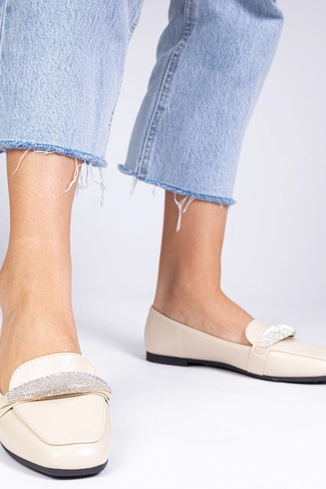 Mocassins femininos bege com zircônias Kaletta 2