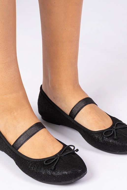 Sapatilhas femininas pretas com laço...