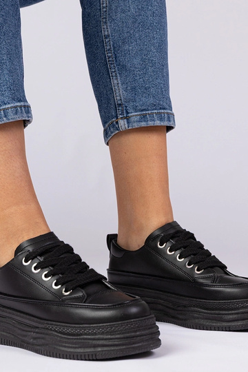 Tênis femininos pretos de...