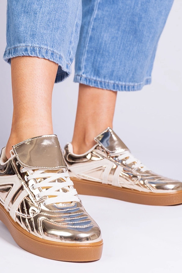 Sneakers dourados femininos envernizados Keyla 2