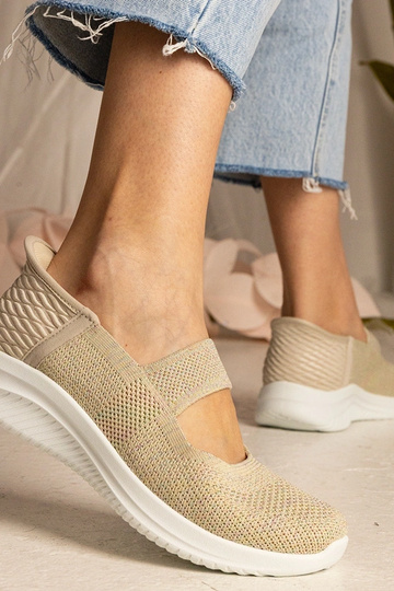 Tênis bege com sola... 2