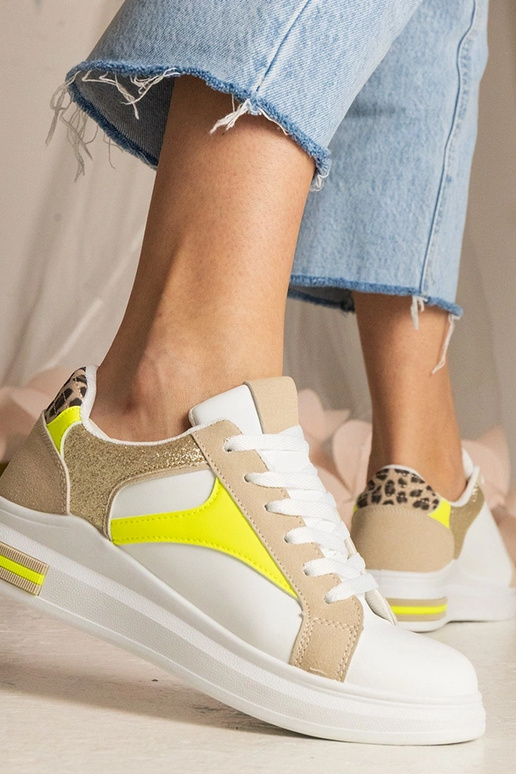 Tênis esportivos femininos brancos...