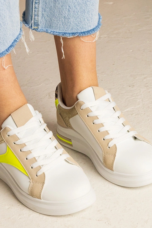 Tênis esportivos femininos brancos...