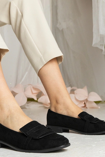 Mocassins femininos pretos...