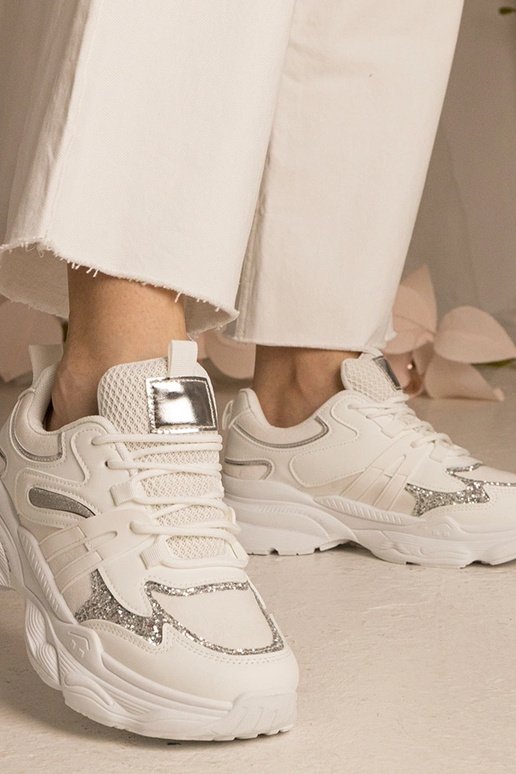 Tênis brancos femininos esportivos...