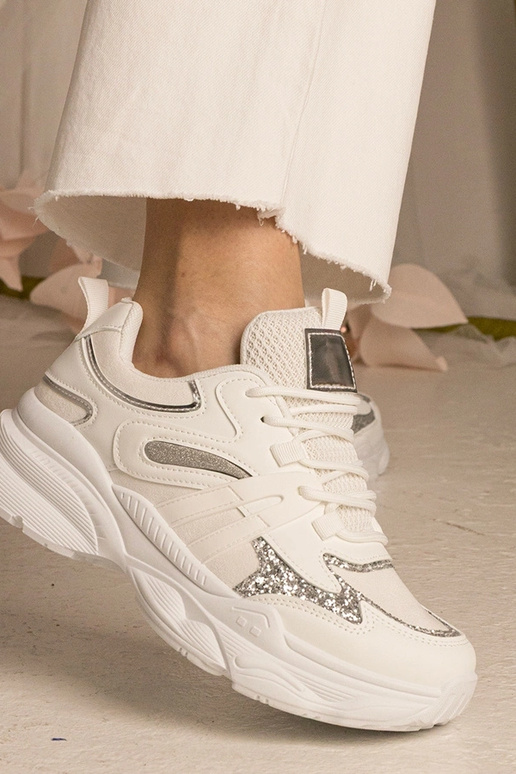 Tênis brancos femininos esportivos...