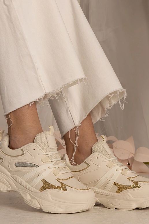 Tênis beiges femininos esportivos com...